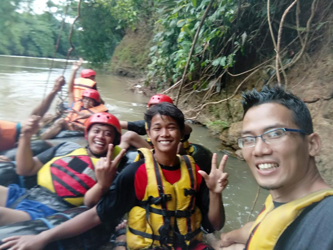 River Tubing Sungai Cileueur