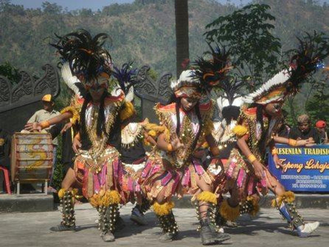TRADISIONAL DANCE
